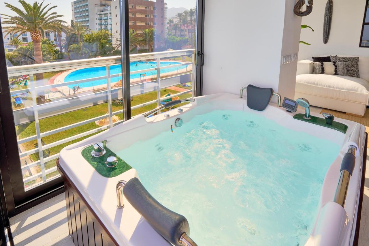 Savanna Beach. Amazing Apartment With Jacuzzi Torremolinos Esterno foto